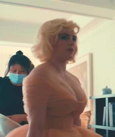 Billie ellish’s boobs are so fucking huge. What I would give to tit fuck this bitch