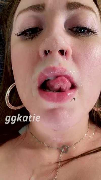 I love when a romantic date night ends in desserts