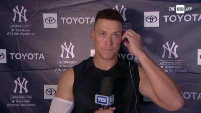 [Highlight] [Highlight] Meredith Marakovits doesn't make it in time for Aaron Judge's interview and he keeps it going like a professional.