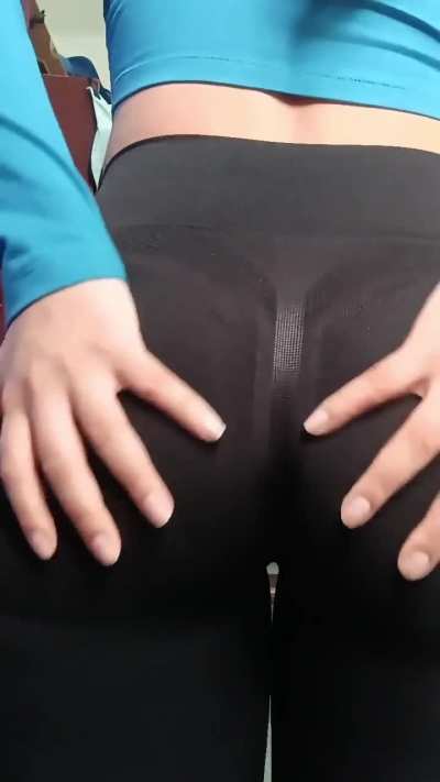 Imagine your face in front of my ass! Can you resist?🫦🤤💨