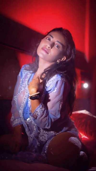 Jinal Joshi Displaying Her Titillating Charm