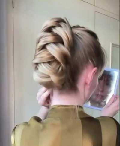 This simple, yet beautiful way of doing ones hair