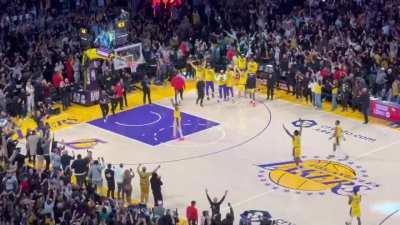 [highlight] LeBron breaking Kareem’s record from the stadium with crowd reaction