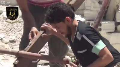 Syrian rebels use homemade trebuchet to fight enemies