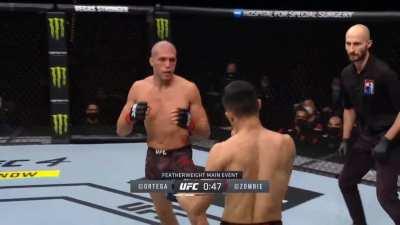 [SPOILER] Main Event fighter gets caught with a nice shot