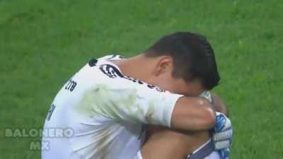 Goalkeeper gets a knee injury