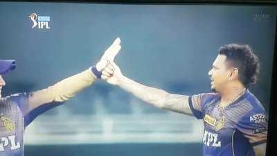 High-Thumbs-Up-Five?