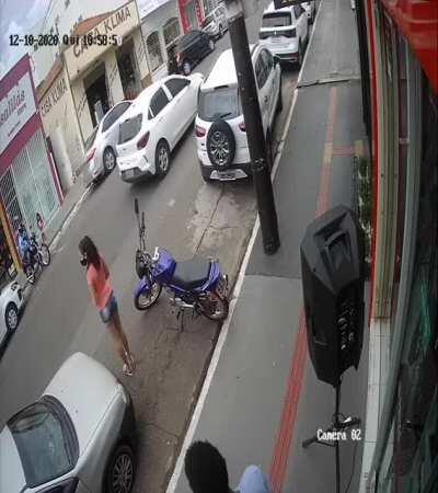 teenager saves little girl