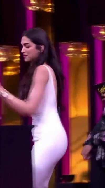 Cumdevi Deepika Padukone's thicc meaty bod in that tight transparent dress is every man's weakness 🤤 Can't imagine groping her n tearing that dress away if she comes like this in front of me.. Share your wild fantasies about this Raand in that tight dress