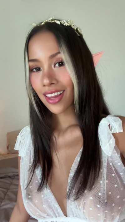 Can I be your elf slut for the day? 