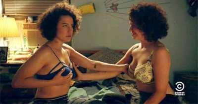 Ilana Glazer and Alia Shawkat copping a feel