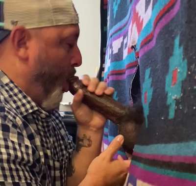 (48) Hot, hung and fit huge dick visiting from Atlanta, snuck away from girlfriend to get throat hugs. I spent 15 minutes making love to that tool. Didn’t want it to end. 27/5’8”/195/ 9” #minneapolis