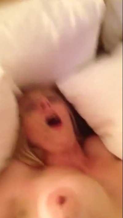 White milf handling a bbc