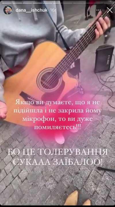 В Варшаве до беларуса докопалась девушка за то, что он поет 