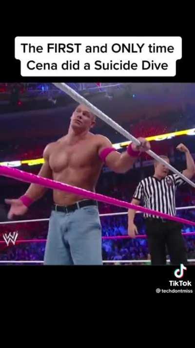 Cena doing a topé suicida is cursed af