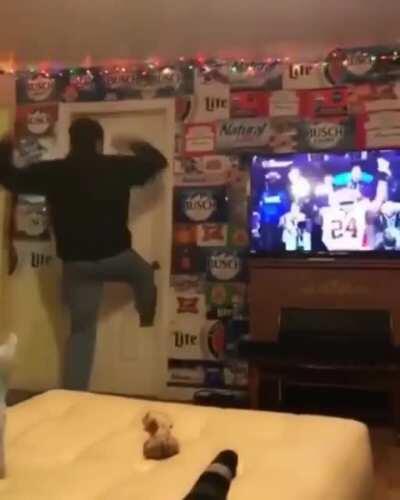 Look at this crazy Idiot