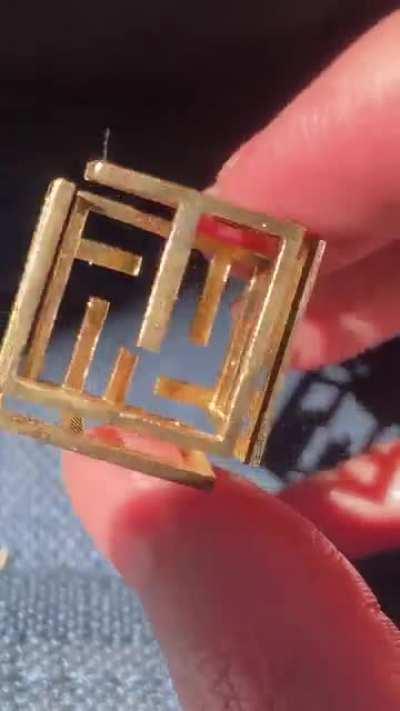 Every time I pop onto Reddit it seems that somewhere near the front page people are losing their minds over that floating infinity table, so I made it into a D6. Current prototype is unusably fragile for now [OC]