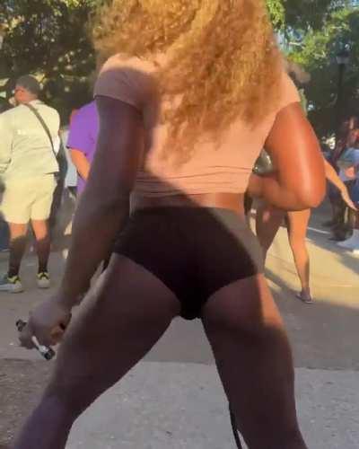 Southern homecoming was lit 🔥 of course we was the life of the party 🤪 I took so many pics with ppl and alumni’s I went to school with and it just felt so good to be back on the yard seeing so many familiar faces 🥹💙💛 #Gojags #suhomecoming #southernunivers