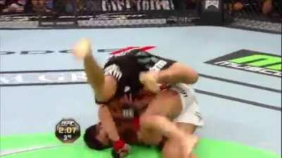 Urijah Faber takes down Dominick Cruz, little scrambling ensues