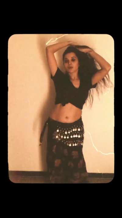 Khushboo Tawde sexy belly dance