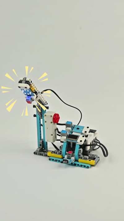 Gesture-Controlled Desk Lamp – Students’ Favorite micro:bit Project!