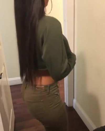 She knows how to move her hips