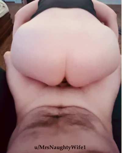 Bouncing on Daddy’s cock for Wagon Wednesday 