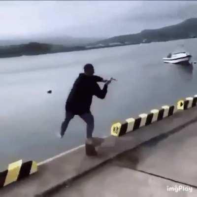 WCGW . The best fisherman in the world . what a dive !