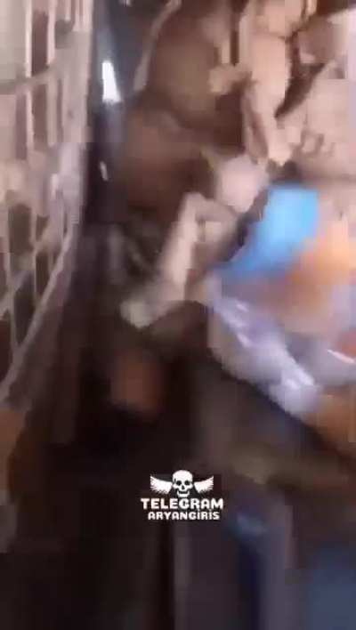 Nöbet tutan bi asker kötü vaziyette komutanına yakalanıyor.