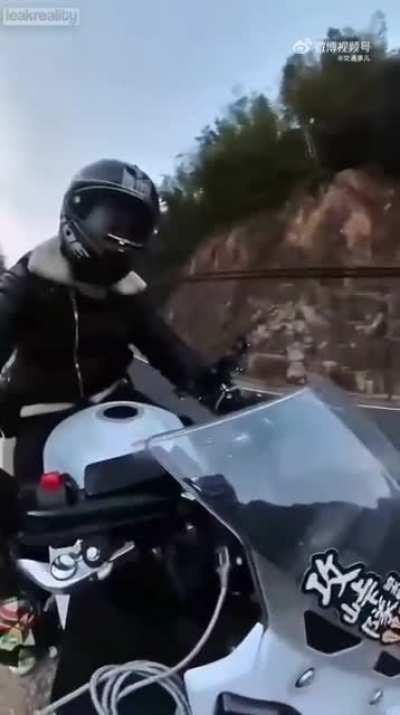 Mercedes-Benz was passing through the mountain road and suddenly speeded up a curve to overtake. The tires smoked and they couldn't stop and rushed down the cliff