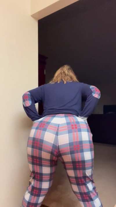 I wish you were behind me taking in each & every fart 💨 that comes out of this Gilf Ass! 😈