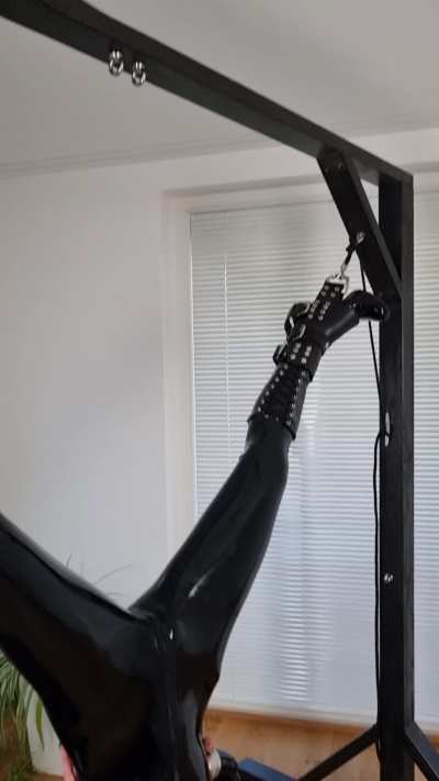 Best way how to dry out your sub and latex catsuit at the same time... [F]