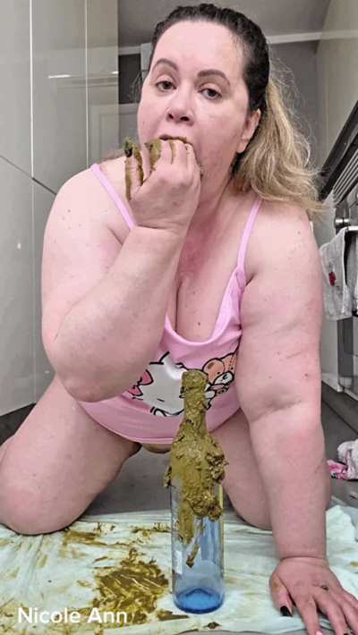 Nicole's dirty affair with bottle of wine (F)