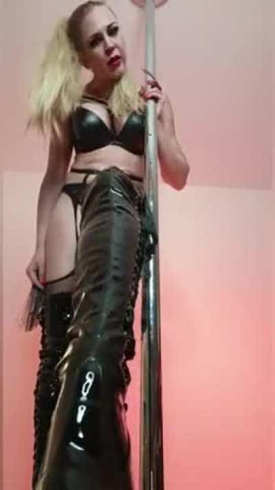 Just obey your lady and mistress! 😘🔥