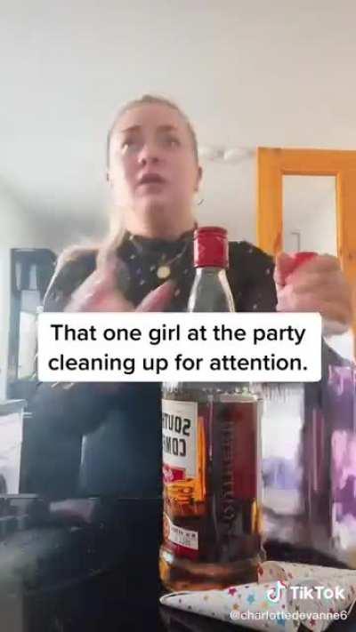 Tiktoker can’t comprehend someone doing something just to be nice. The brain of an attention whore is wired differently🧐