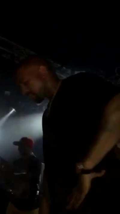 Kanye dancing to WHAT is something I never thought I'd see💀