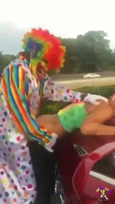 Always some damn Clown 🤡showing for his bish...lol