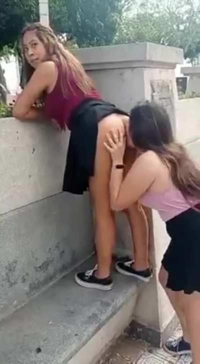 [F>F]Eating Ass in a Park