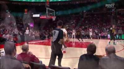 [Highlight] Kelly Olynyk flops then kicks his leg out to trip Nurk as he goes by