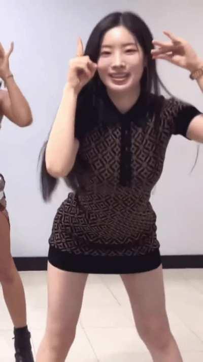 Those fucking hips~~ I want to force my cock into her holes and fuck her roughly like an animal while she gradually falls into pleasure and she rubs her pinkish pussy on my cock by herself