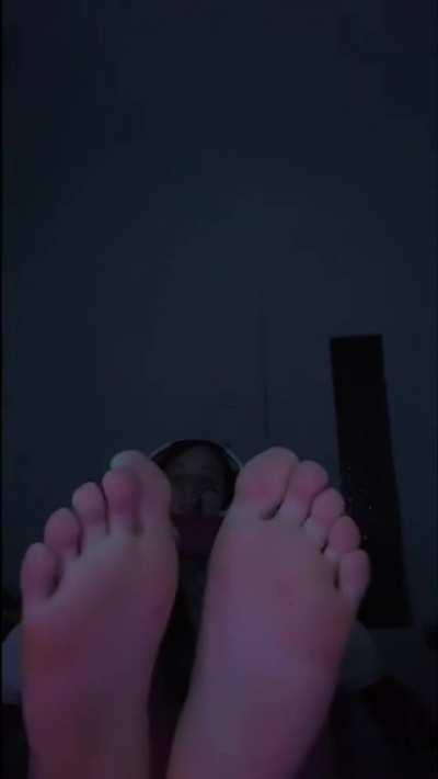 Emma showing feet on TikTok live a few days ago!