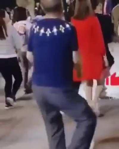 Dancing into the weekend like.... he’s got some moves!!! 💥 💥