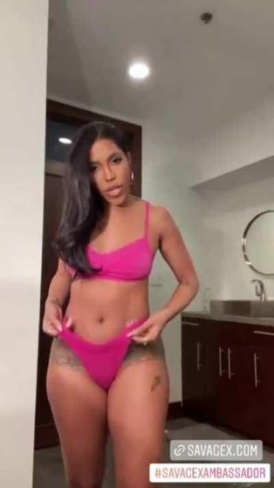 Ok do y'all remember the old clip she posted joking about masturbating in plain sight?? This is exactly what she's doing low key on purpose..