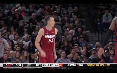 [Highlight] Duncan Robinson cooks Jeremy Sochan with a pump-fake, step-back, pump-fake three