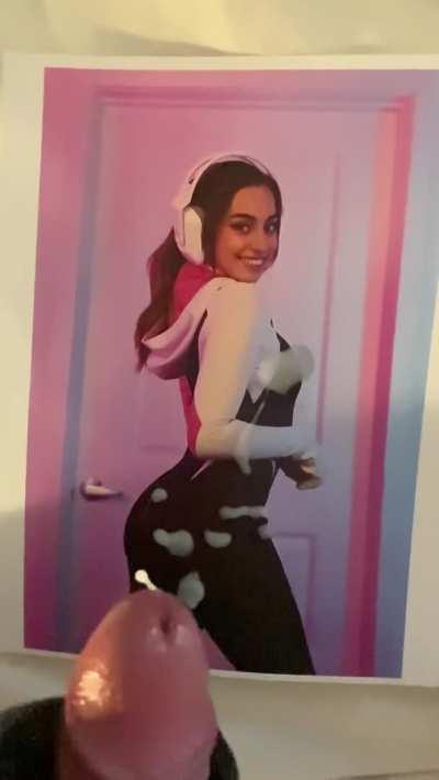 Lea Martinez (Slayeas) as Spider-Gwen