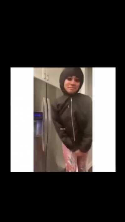 Her shit shouldn’t be this fat 🥵