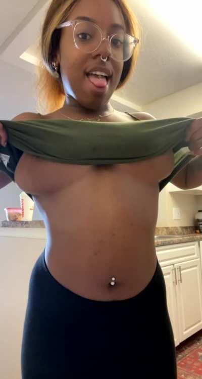 Make my titties bounce