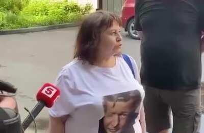 Сегодня должен был состоятся суд по делу алкаша Ефремова. Заседание перенесли из-за неявки адвоката обвиняемого. Тем временем, ко дворцу Фемиды подоспели различного рода фрики.