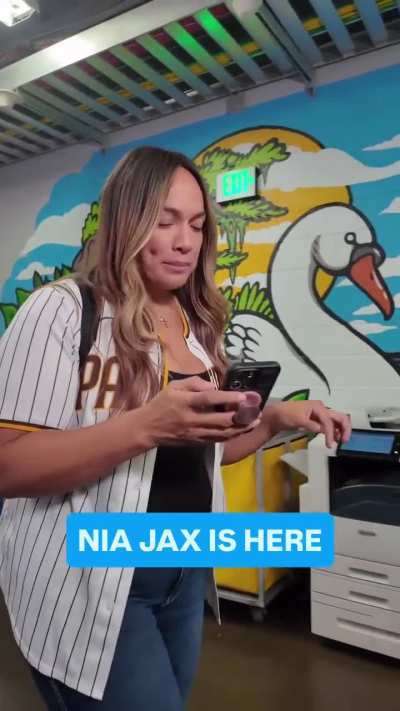 Nia Arriving On Smackdown