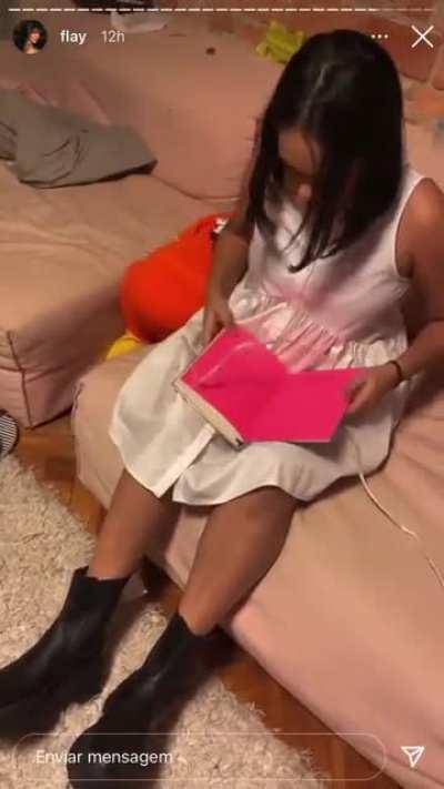 Uma ex-BIG BROTHER usando 1984 como embalagem de presente pra um Smartphone é metalinguagem demais pra minha cabeça